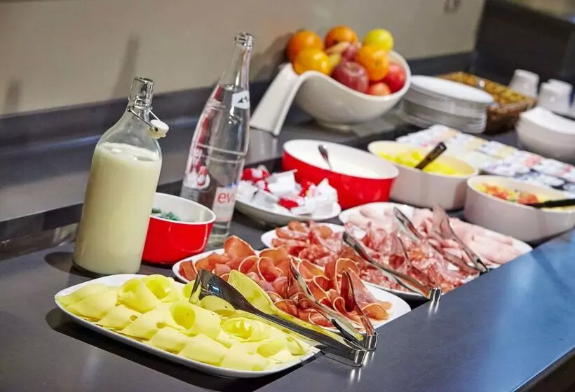 فندق Kyriad Paris Nord Ecouen La Croix Verte