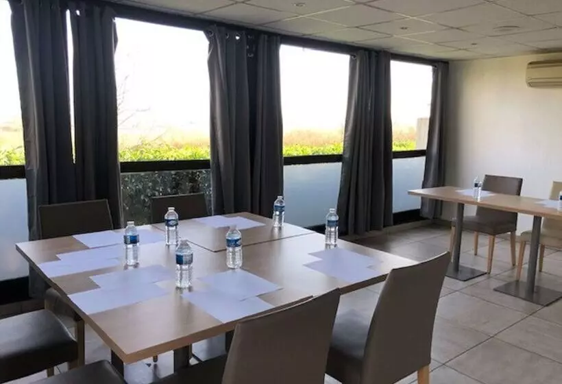 فندق Kyriad Paris Nord Ecouen La Croix Verte