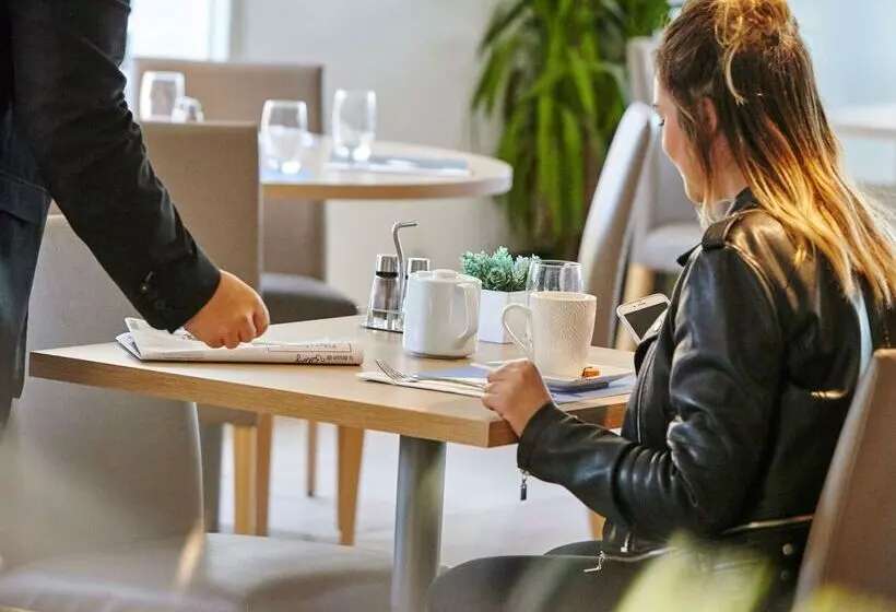 فندق Kyriad Paris Nord Ecouen La Croix Verte