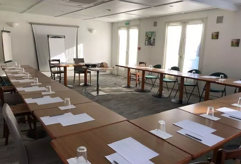 فندق Kyriad Paris Nord Ecouen La Croix Verte