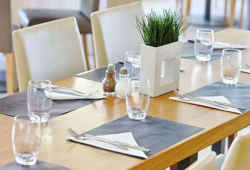 فندق Kyriad Paris Nord Ecouen La Croix Verte