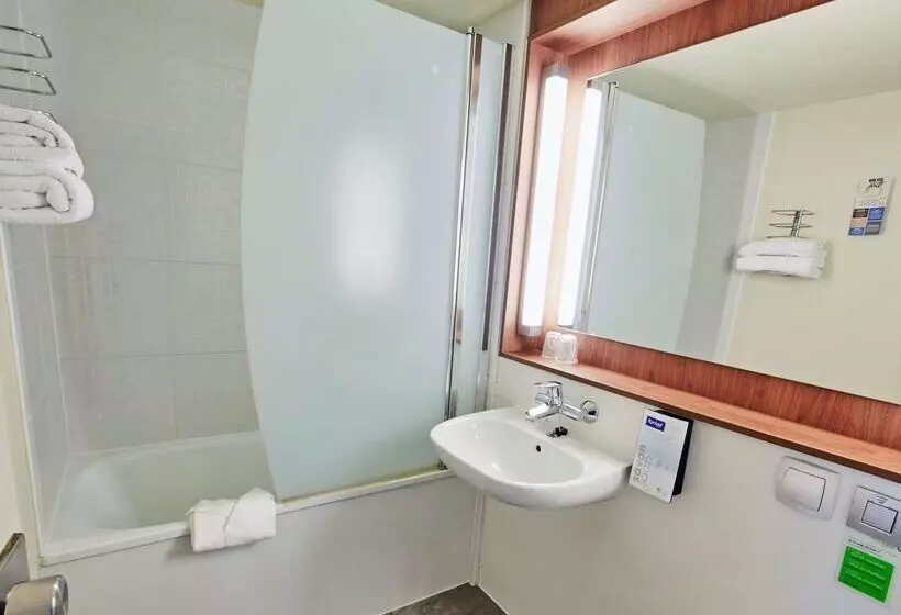 فندق Kyriad Paris Nord Ecouen La Croix Verte