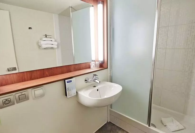 فندق Kyriad Paris Nord Ecouen La Croix Verte