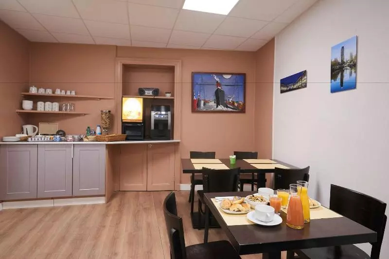 هتل Le Petit Duquesne