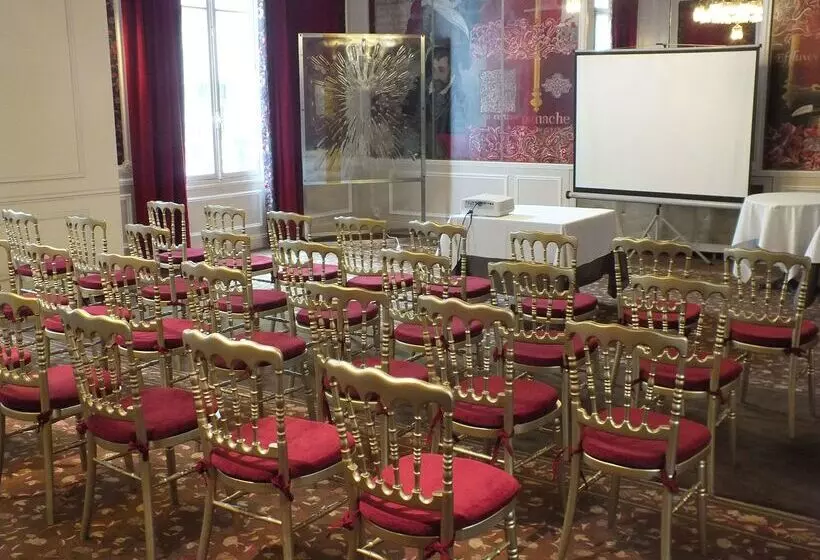 Отель & Spa Le Grand Monarque, Bw Premier Collection