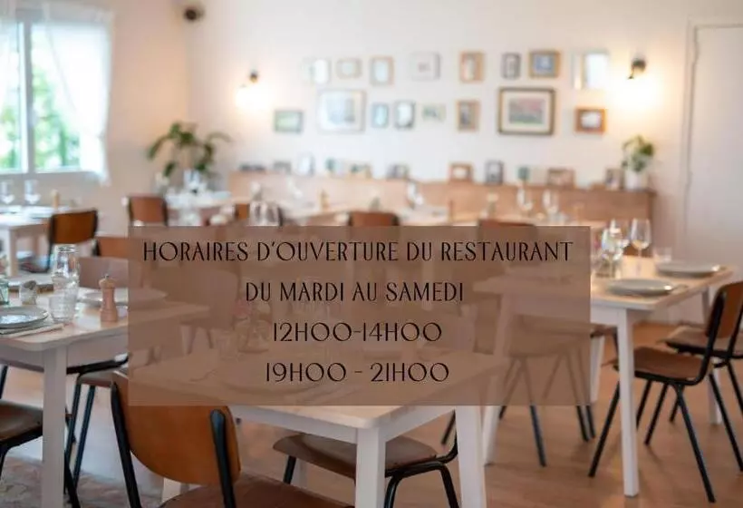 Отель Hôtel Restaurant La Voile Bleue