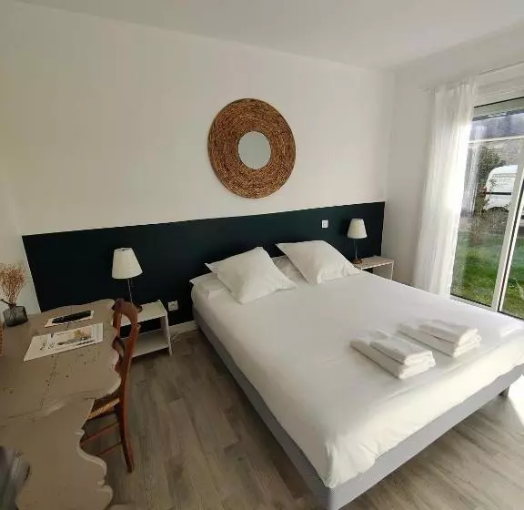 Отель Hôtel Restaurant La Voile Bleue