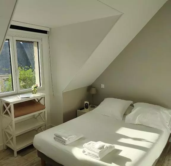 Отель Hôtel Restaurant La Voile Bleue