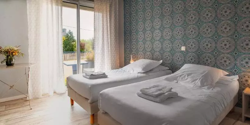 Отель Hôtel Restaurant La Voile Bleue