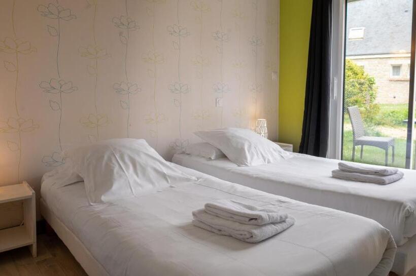 ホテル Hôtel Restaurant La Voile Bleue