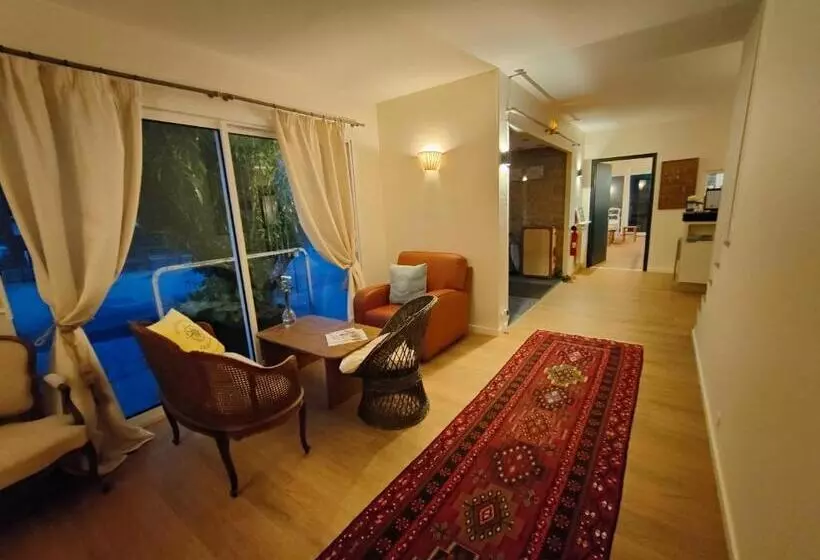 Отель Hôtel Restaurant La Voile Bleue