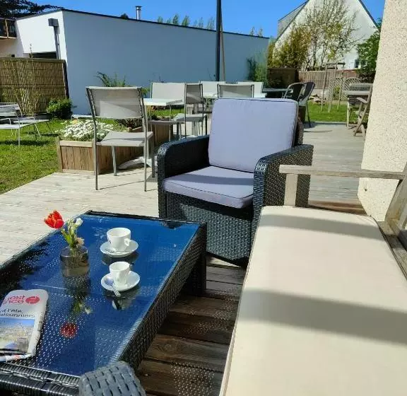 Отель Hôtel Restaurant La Voile Bleue