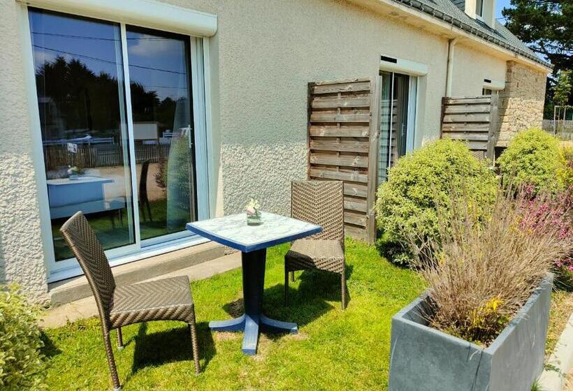 ホテル Hôtel Restaurant La Voile Bleue