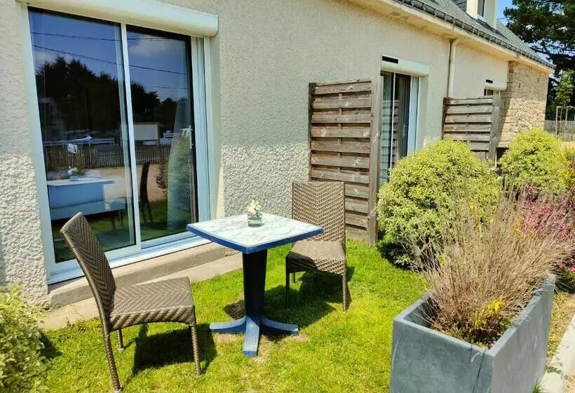 Отель Hôtel Restaurant La Voile Bleue