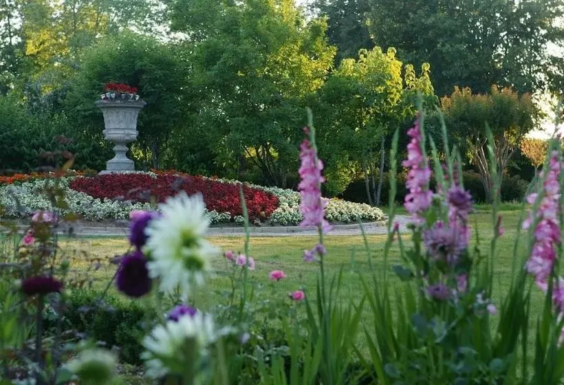 Hotel Manoir De Bellerive