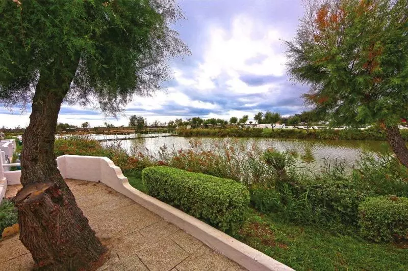 فندق Mas De La Fouque   Hôtel & Spa