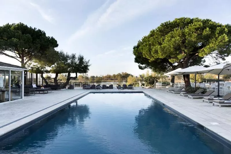 فندق Mas De La Fouque   Hôtel & Spa