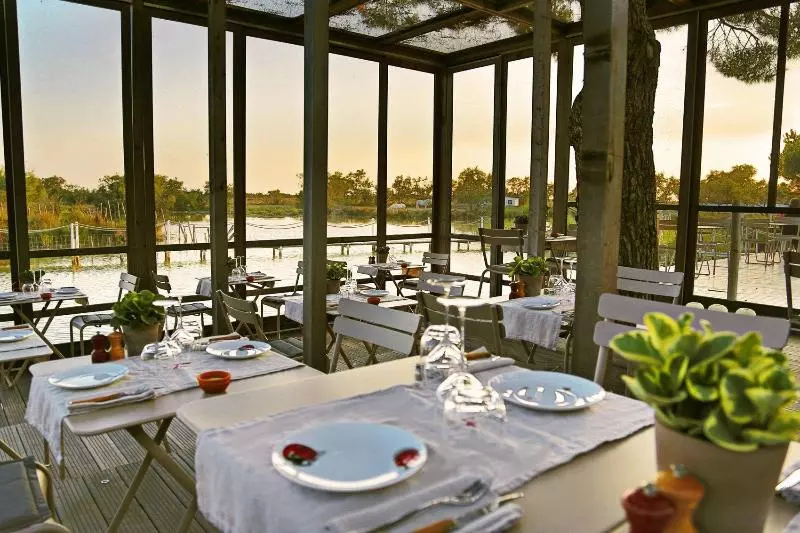 فندق Mas De La Fouque   Hôtel & Spa