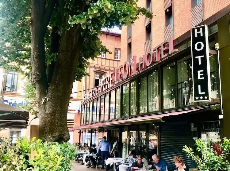 فندق Le Pere Leon