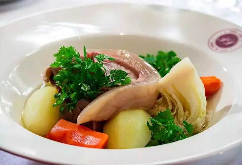 فندق Le Pere Leon