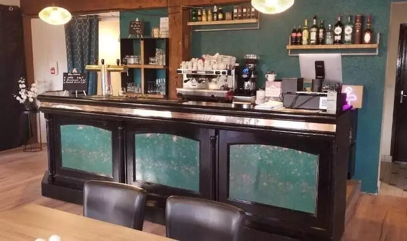 Отель Les Dineux Village