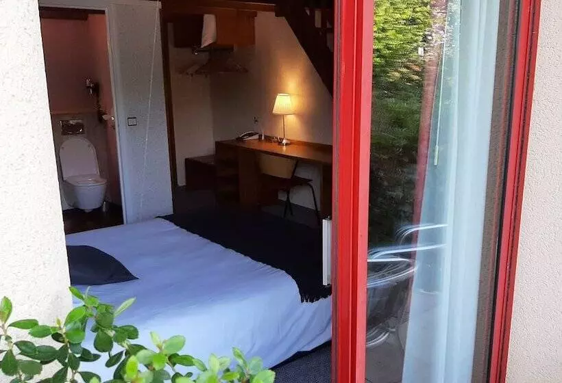 ホテル Les Dineux Village