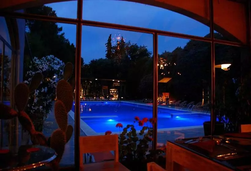 ホテル Les Mazets Des Roches