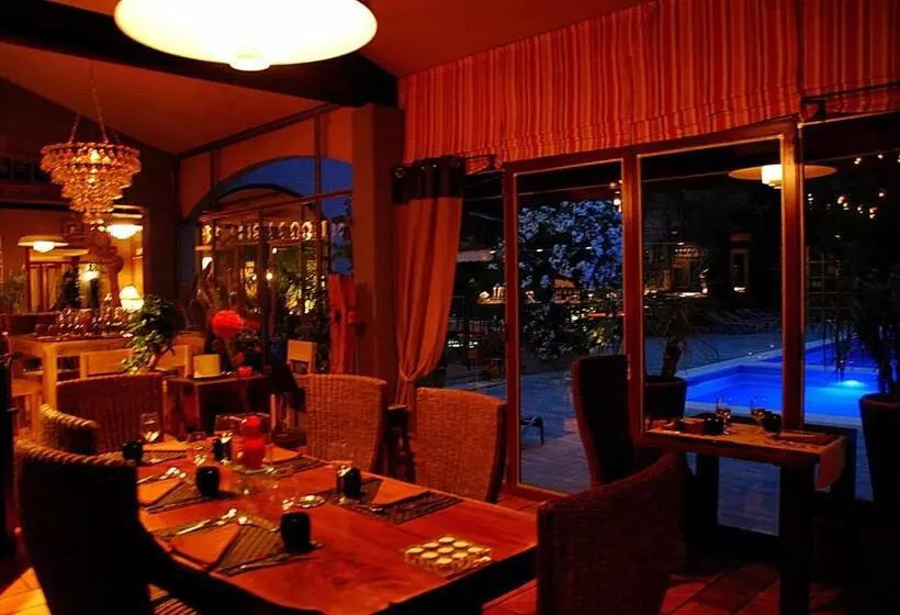 ホテル Les Mazets Des Roches