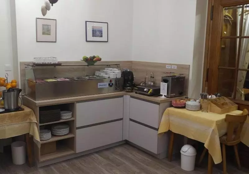 Отель Logis Hôtel Notre Dame   Restaurant Ouvert Midi Et Soir Sauf Dimanche Soir