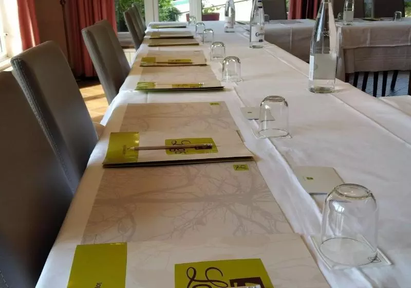 Отель Logis Hôtel Notre Dame   Restaurant Ouvert Midi Et Soir Sauf Dimanche Soir