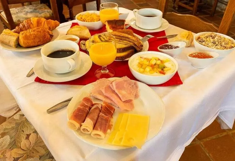 Отель Manoir De Moëllien, The Originals Relais