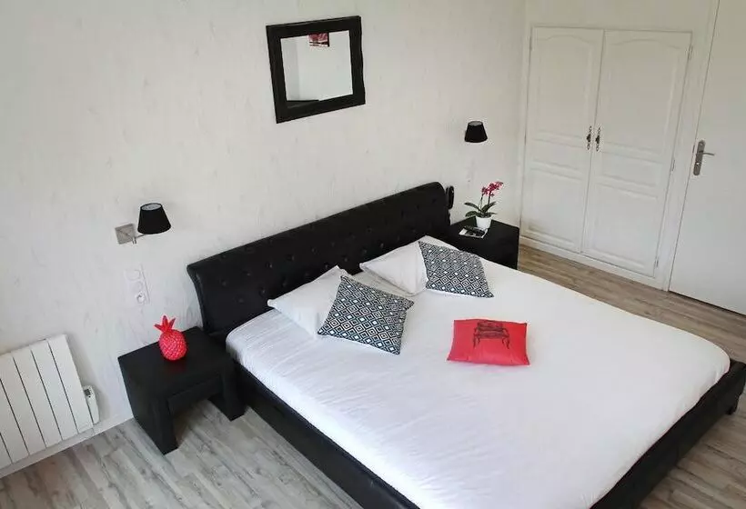 Отель Manoir De Moëllien, The Originals Relais