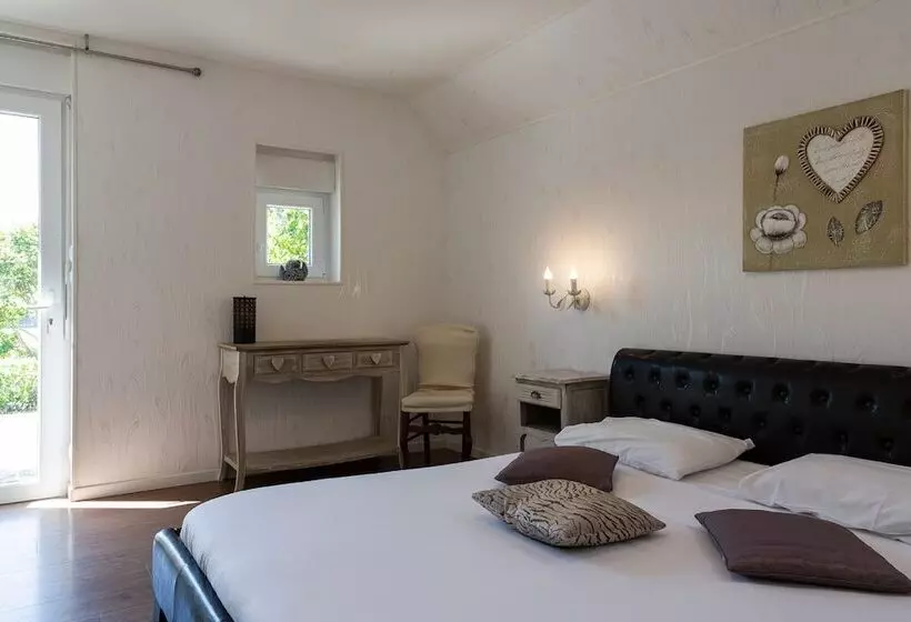 Отель Manoir De Moëllien, The Originals Relais