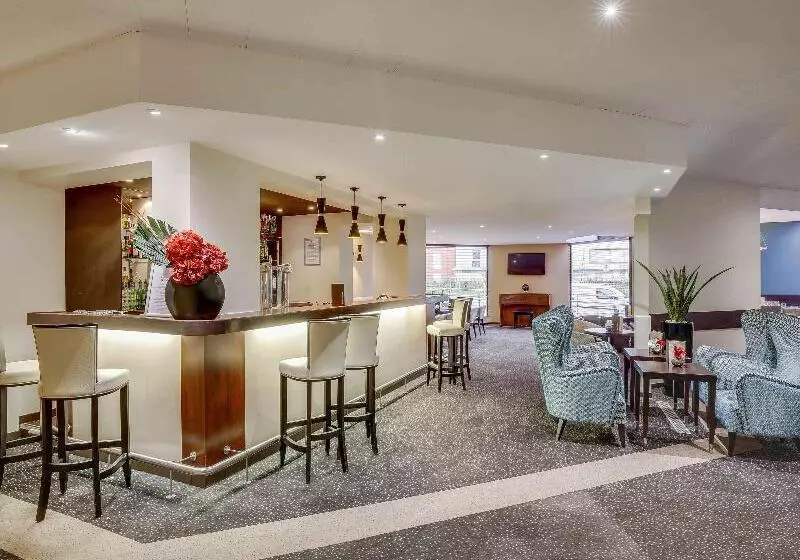 בית מלון כפרי Mercure Maurepas Saint Quentin