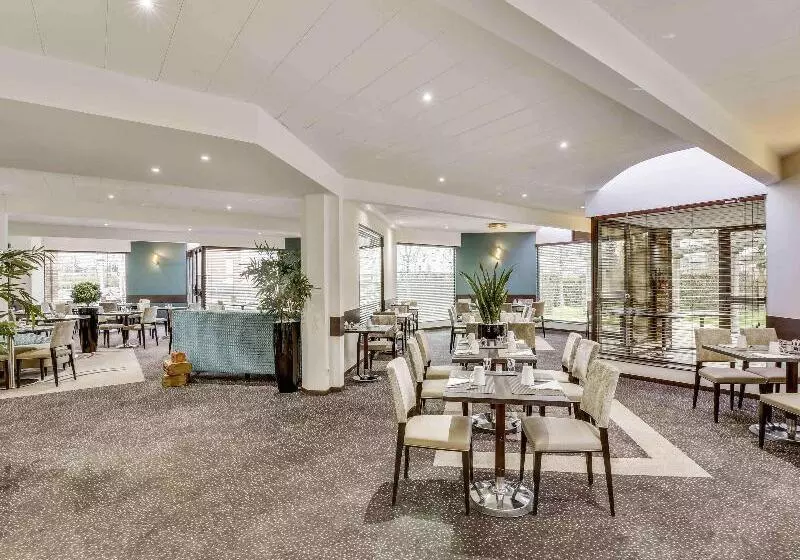 בית מלון כפרי Mercure Maurepas Saint Quentin