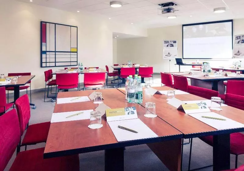 בית מלון כפרי Mercure Maurepas Saint Quentin