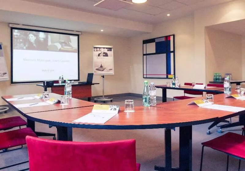 בית מלון כפרי Mercure Maurepas Saint Quentin