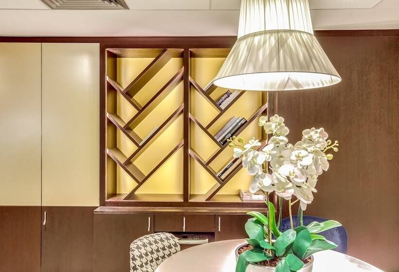 هتل Mercure Paris Arc De Triomphe Etoile