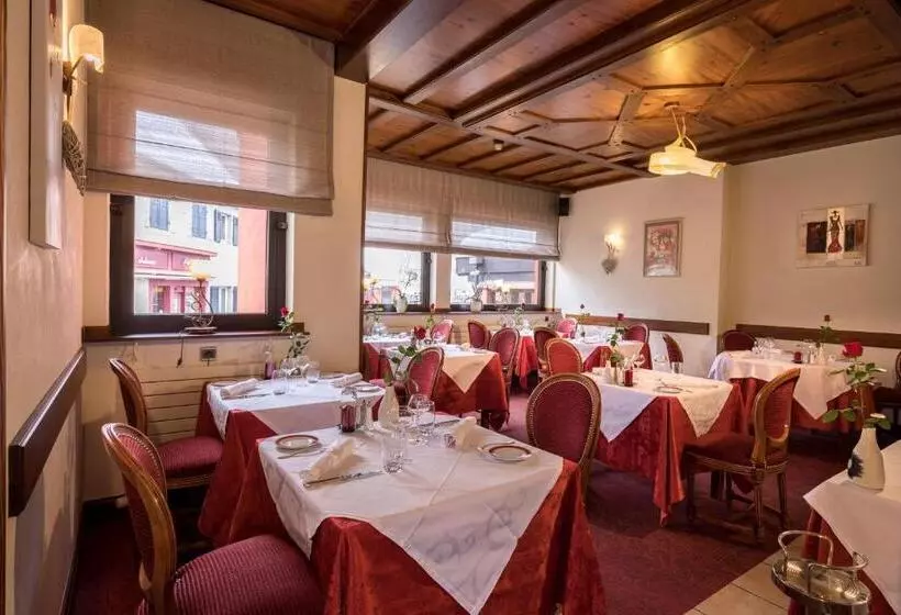 Logis Hostellerie Motel Au Bois Le Sire