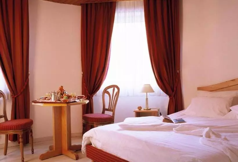 Logis Hostellerie Motel Au Bois Le Sire