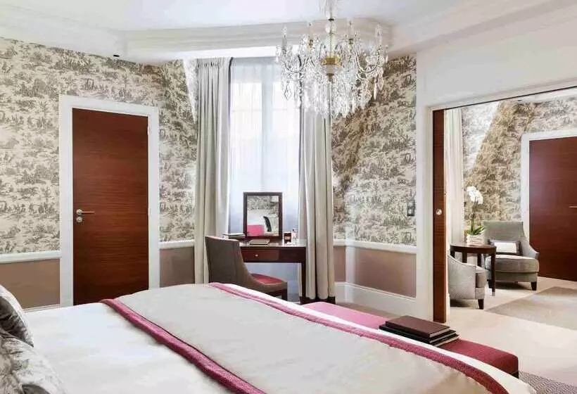 هتل Barriere Le Normandy