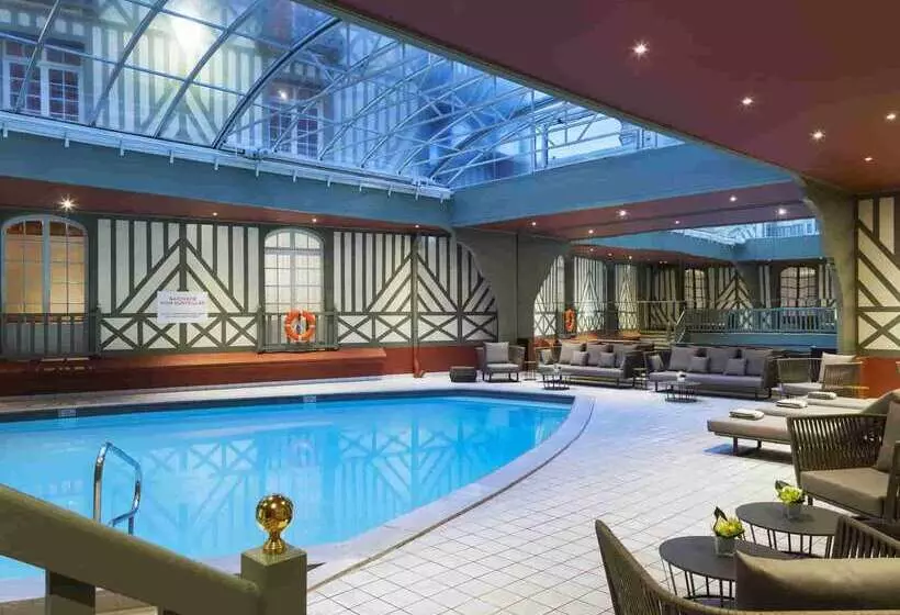 هتل Barriere Le Normandy