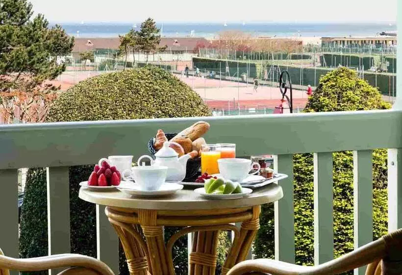 هتل Barriere Le Normandy