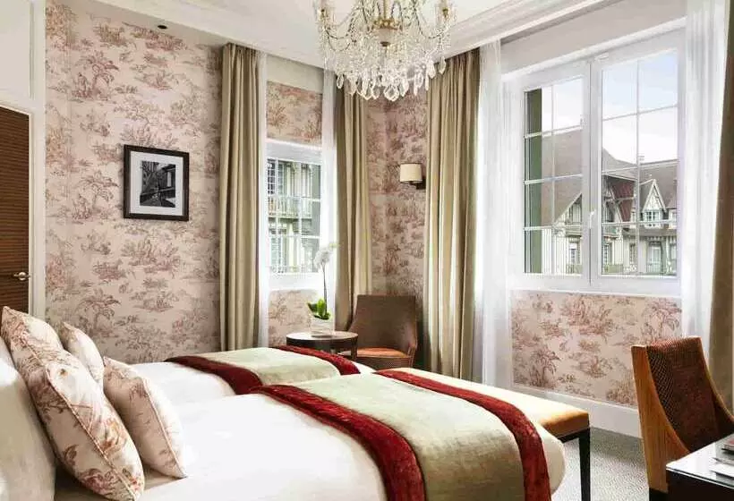 هتل Barriere Le Normandy