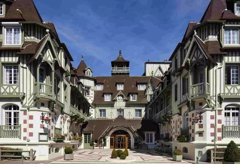 هتل Barriere Le Normandy