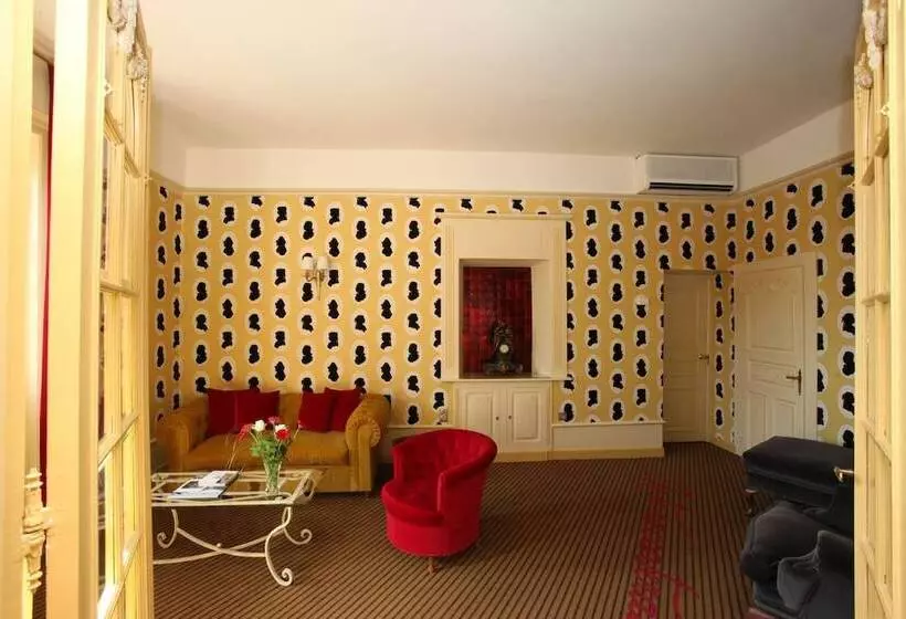 בית מלון כפרי Château De Castel Novel