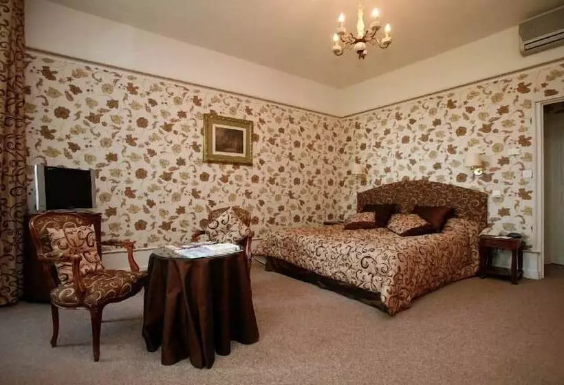 בית מלון כפרי Château De Castel Novel