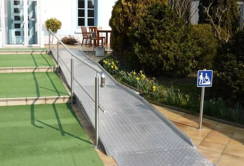 호텔 Logis   Hostellerie & Restaurant Saint Louis