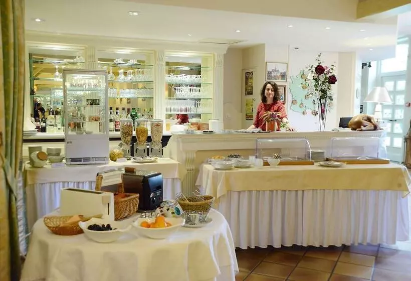 호텔 Logis   Hostellerie & Restaurant Saint Louis