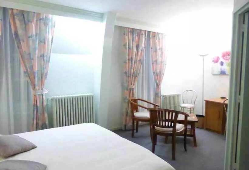 호텔 Logis   Hostellerie & Restaurant Saint Louis